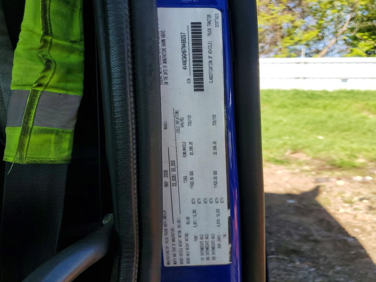 2007 Volvo VNL Semi Truck