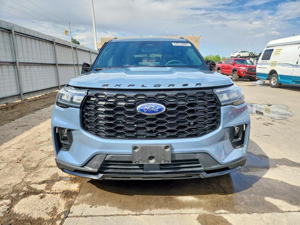 2025 Ford Explorer St-line