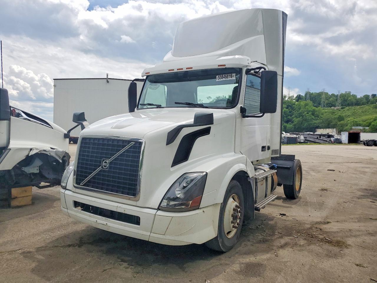 2018 Volvo VNL Semi Truck