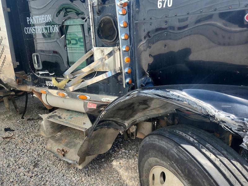 2006 Peterbilt 379 Flatbed Truck