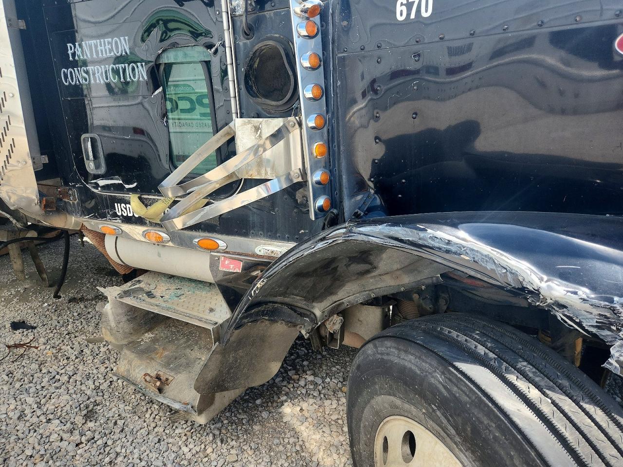 2006 Peterbilt 379 Flatbed Truck