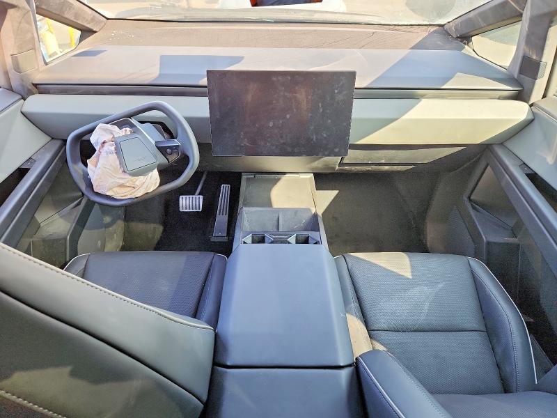 2025 Tesla Cybertruck