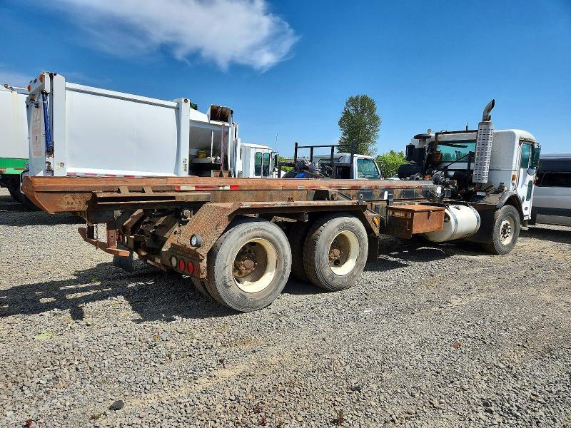 2001 Peterbilt 320 ROLL-OFF Container Truck