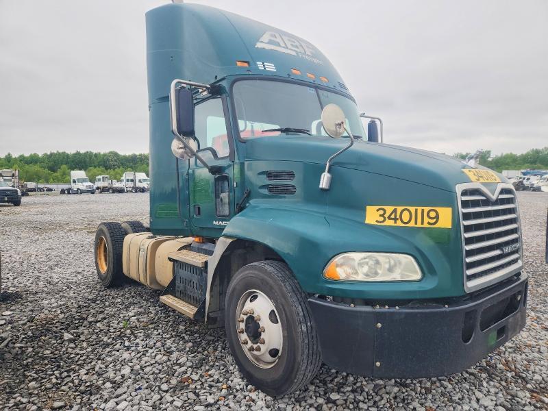 2015 Mack CXU612 Semi Truck