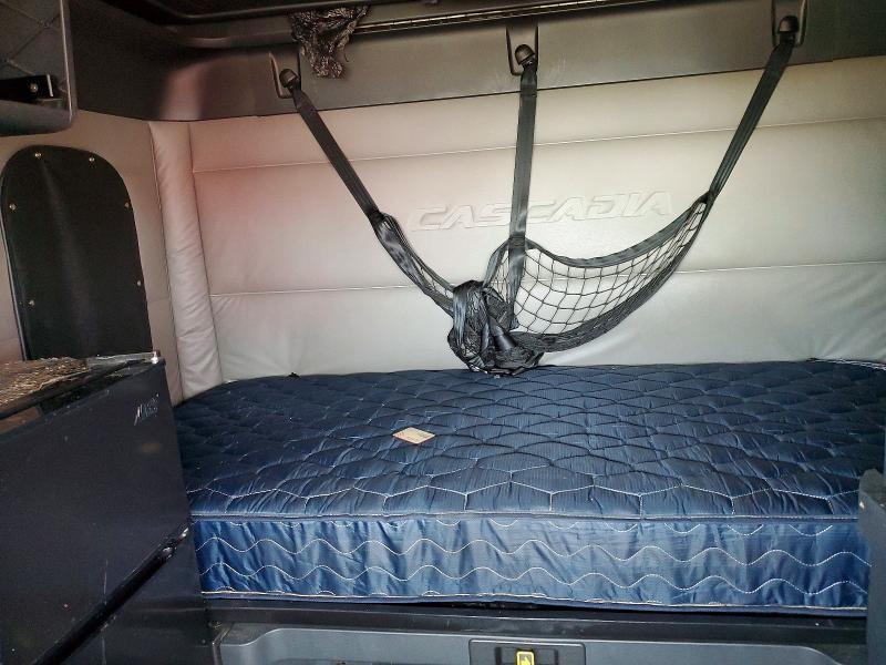 2019 Freightliner Cascadia 1-DRY Van Trailer