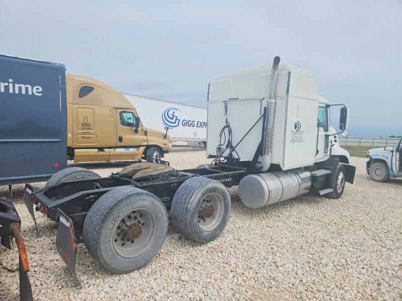 2013 Mack Cxu613 Semi Truck