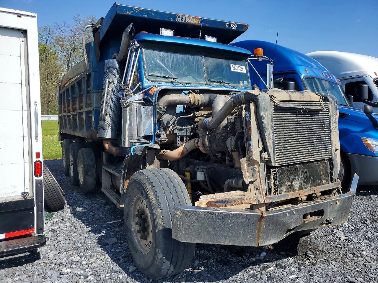 1999 Freightliner Conventional FLD120