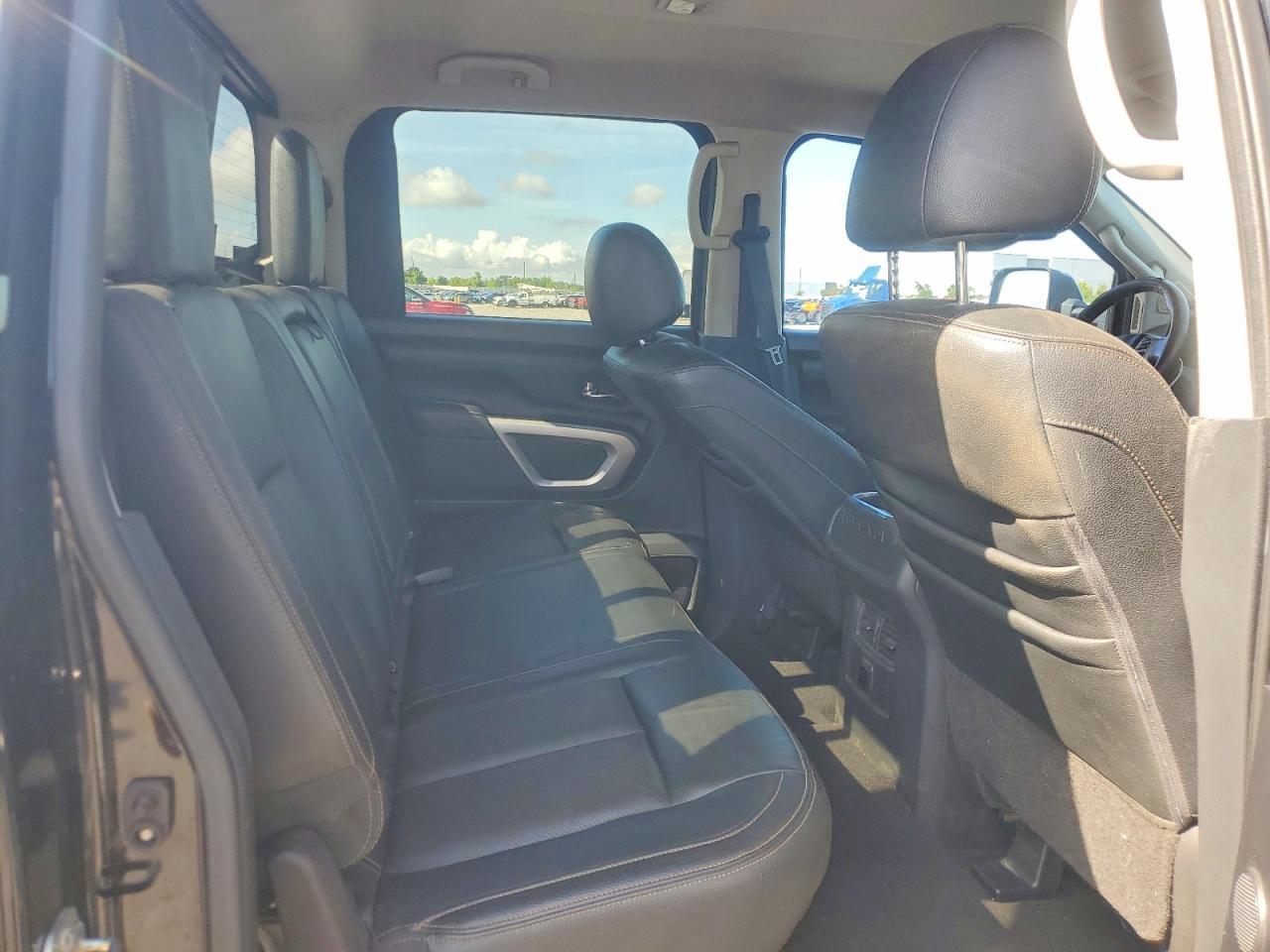 2017 Nissan Titan XD SL