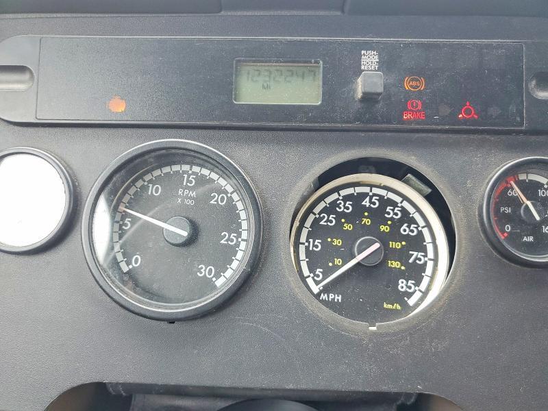 2012 Freightliner Cascadia Semi Truck