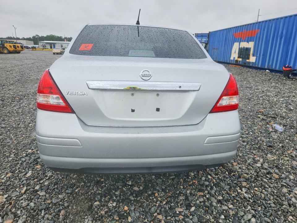 2010 Nissan Versa 1.8 s