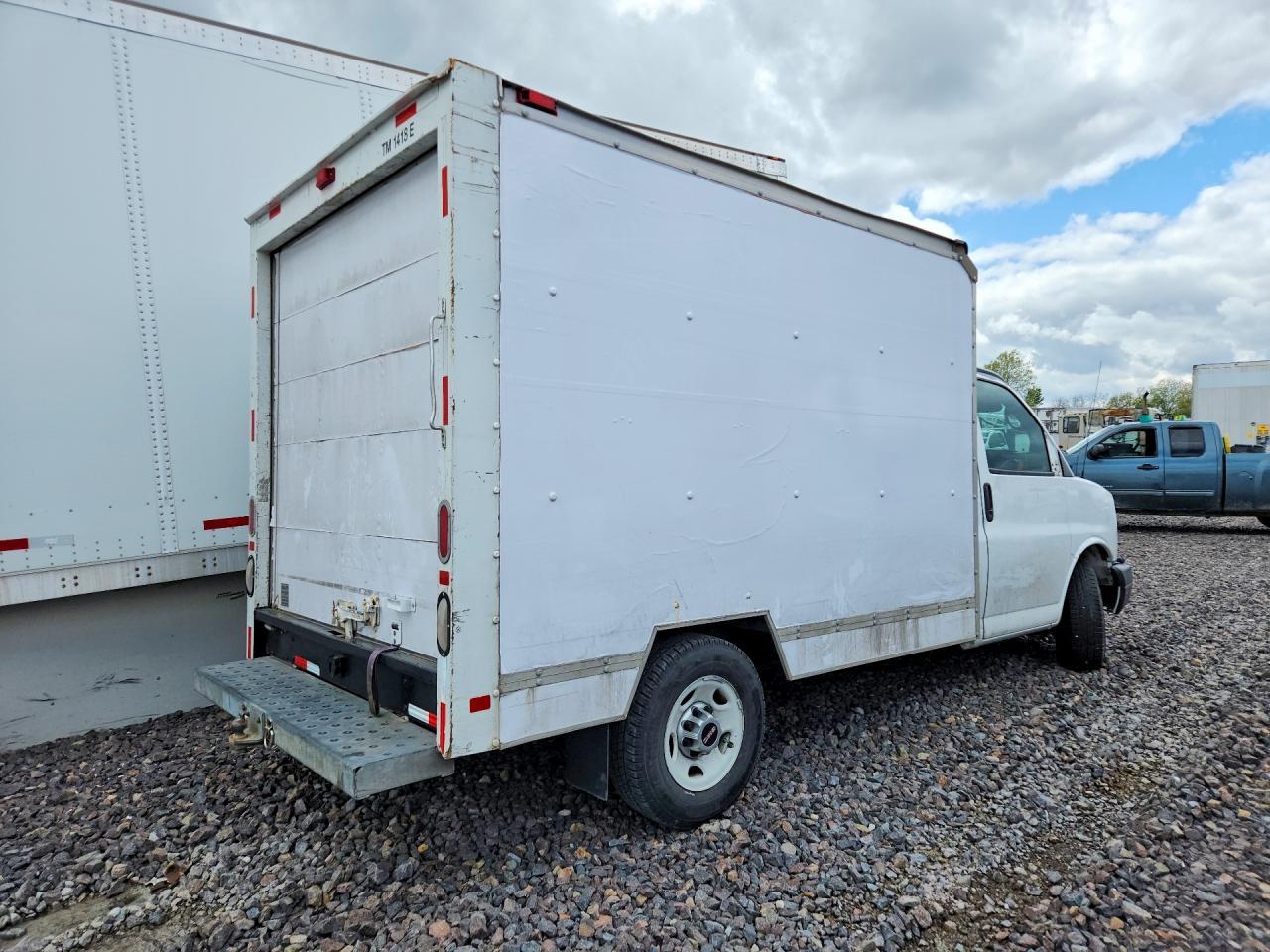 2013 GMC Savana BOX Truck