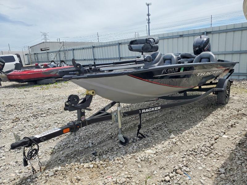 2020 Tracker 17.7 Feet Boat