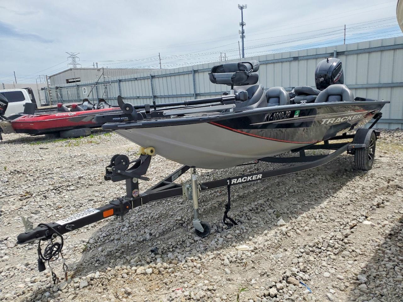 2020 Tracker 17.7 Feet Boat