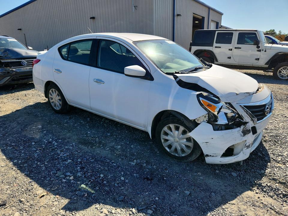 2018 Nissan Versa sv