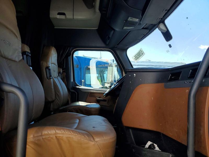 2019 Freigliner Cascadia 126