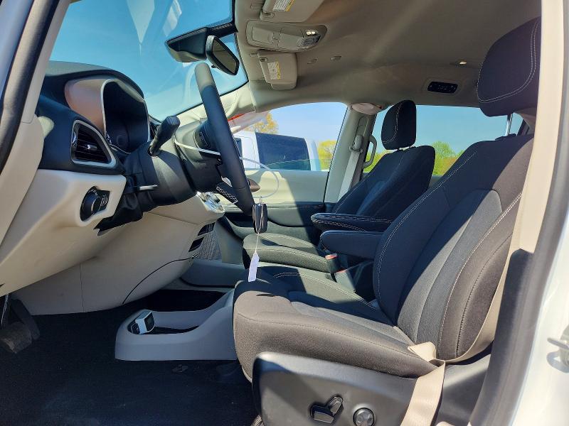 2024 Chrysler Voyager lx