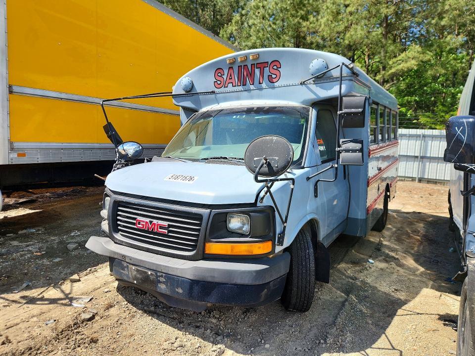 2003 GMC Savana Shuttle Bus