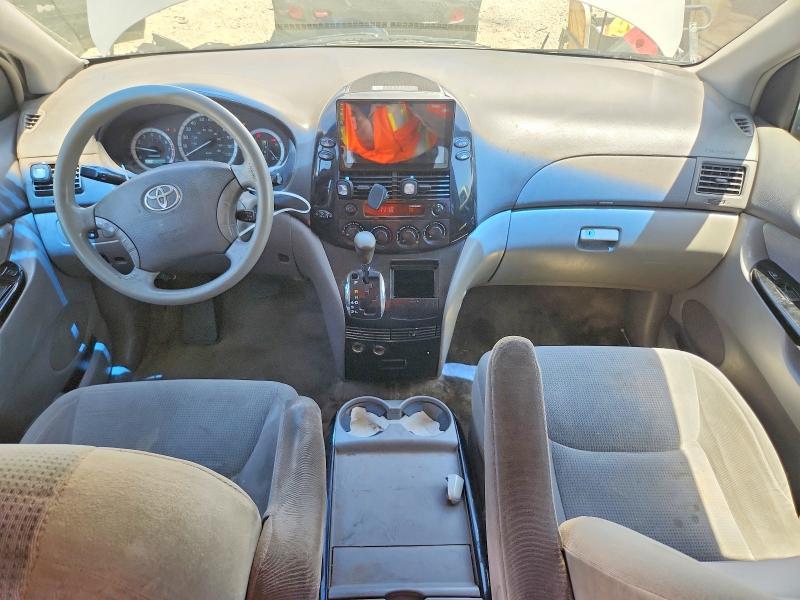 2005 Toyota Sienna le 8 Passenger