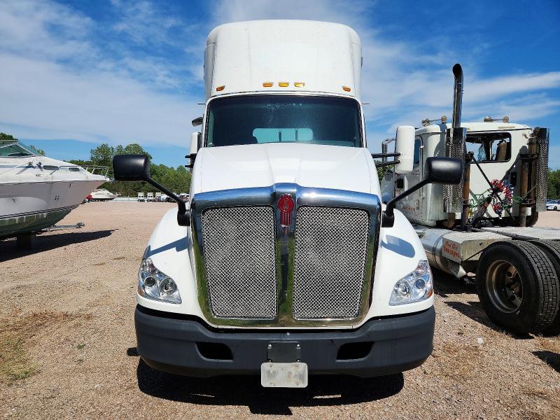 2017 Kenworth T680 Semi Truck