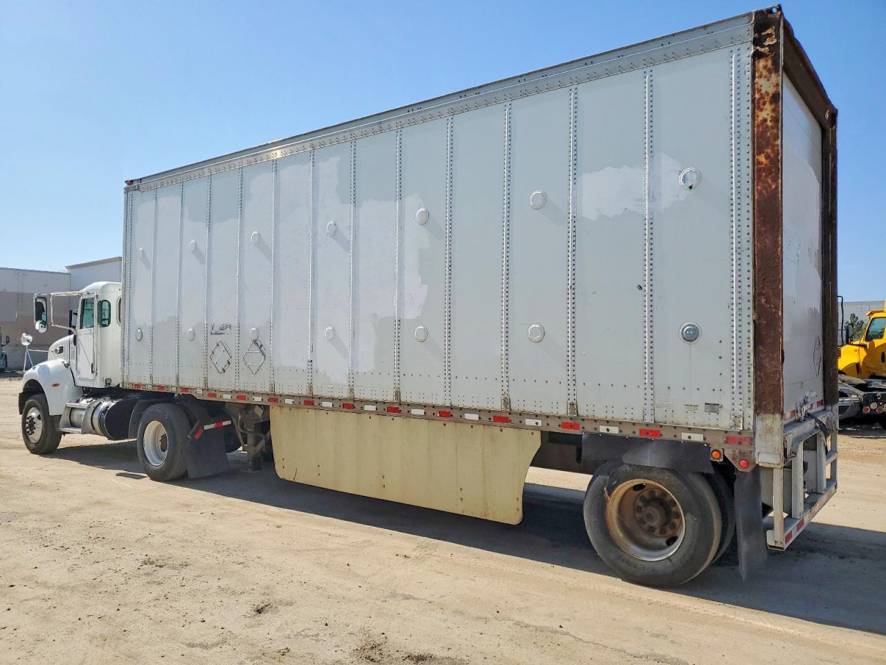 2016 Peterbilt 382
