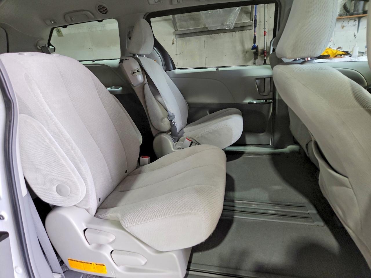 2011 Toyota Sienna le