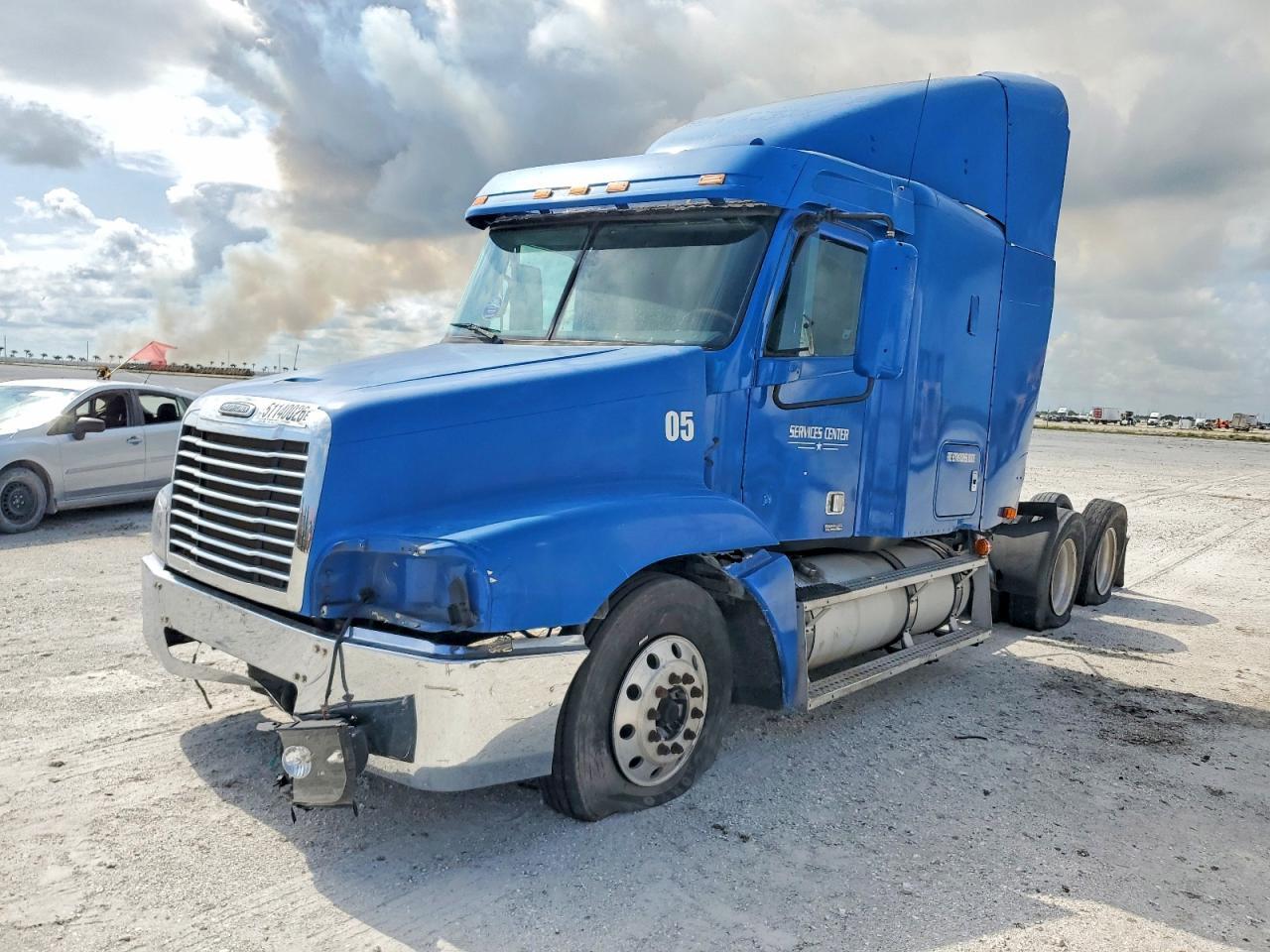 1998 Freigliner 1998 Freightliner FLC120 Semi Truck