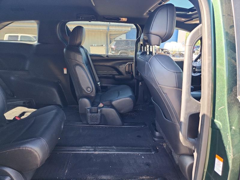 2025 Toyota Sienna Woodland Edition