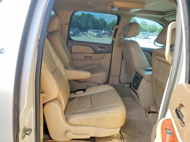 2011 Chevrolet Suburban C1500 ltz