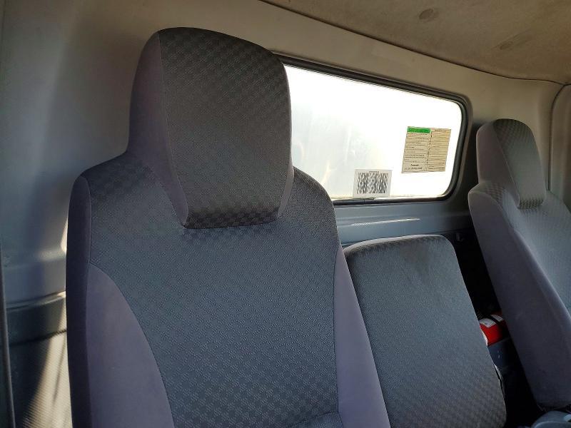 2015 Isuzu NPR HD BOX Truck