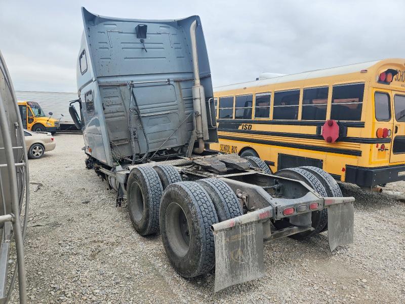 2007 Volvo VNL Semi Truck