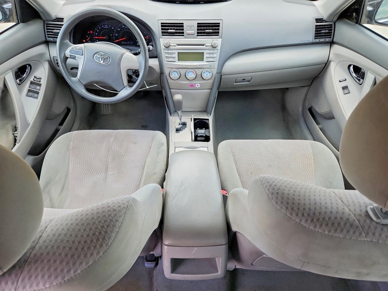 2011 Toyota Camry le