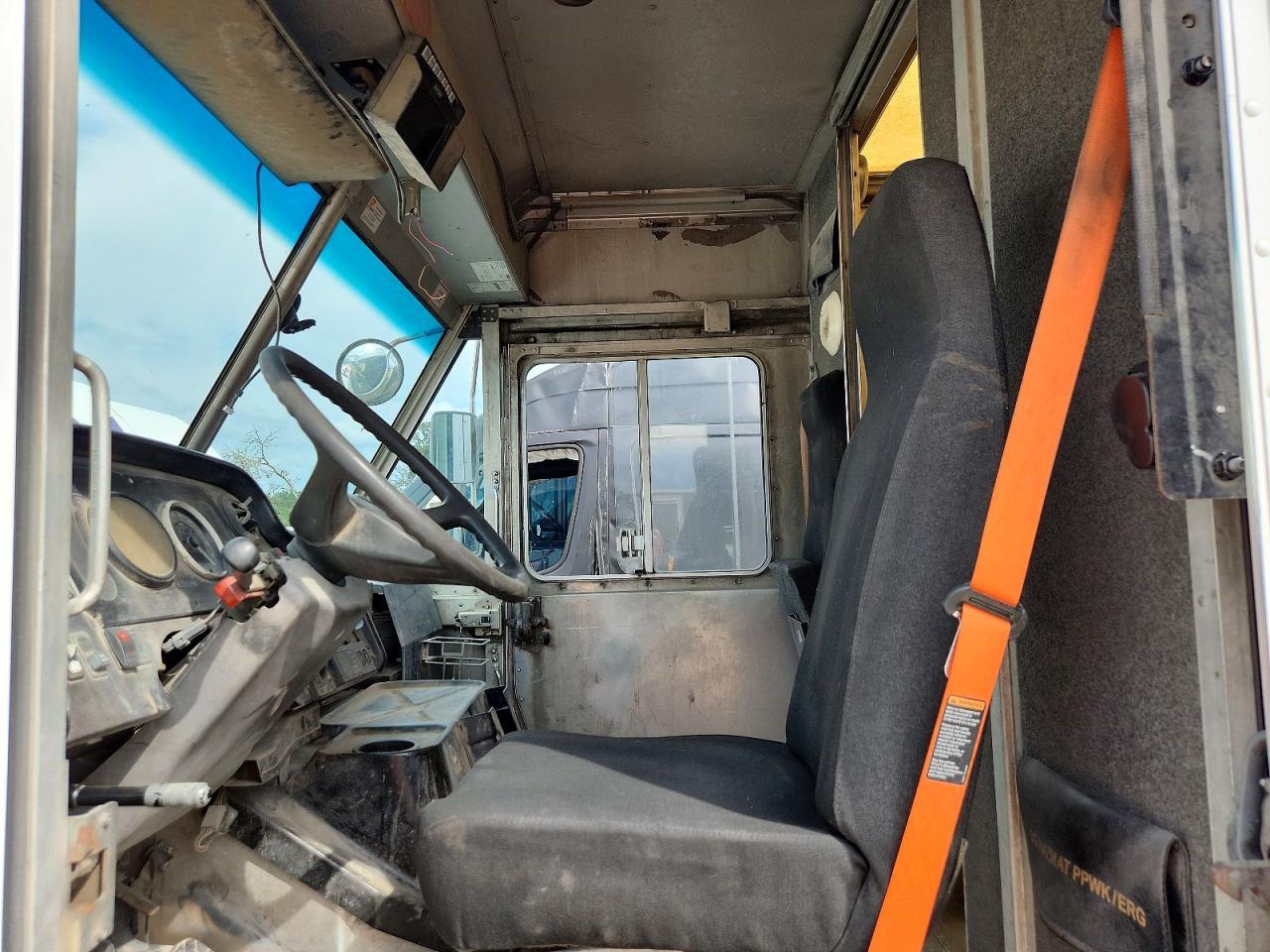 2007 Freightliner Chassis M Line WALK-IN Van