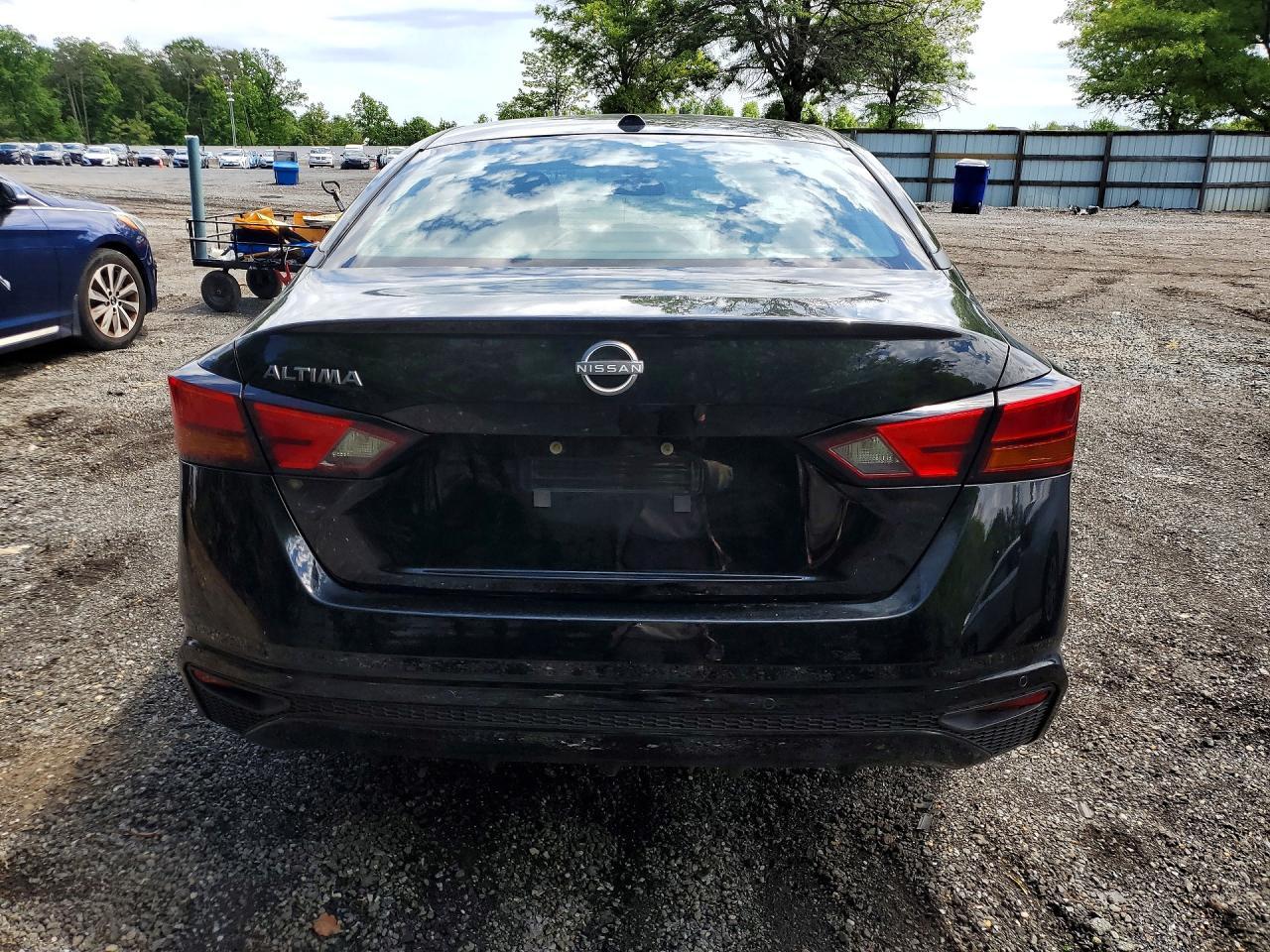 2025 Sterling Altima SV