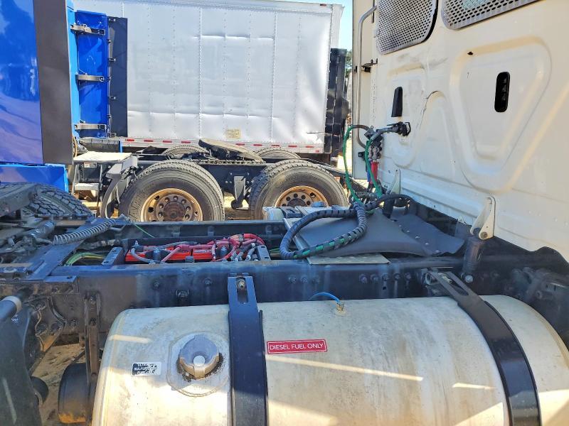 2018 Freigliner 2018 Freightliner Cascadia 125 Semi Truck