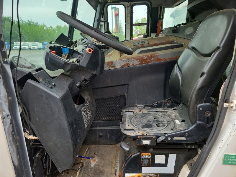 2019 Mack LR613 Refuse Truck