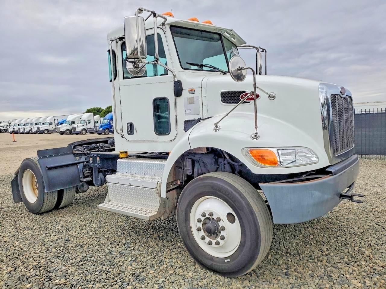 2016 Peterbilt 382