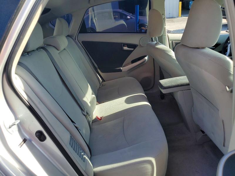 2010 Toyota Prius iii