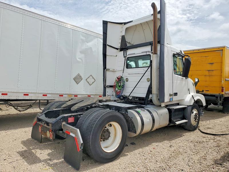 2013 Volvo VNL Semi Truck