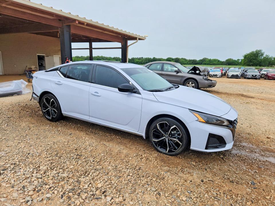 2024 Nissan Altima sr