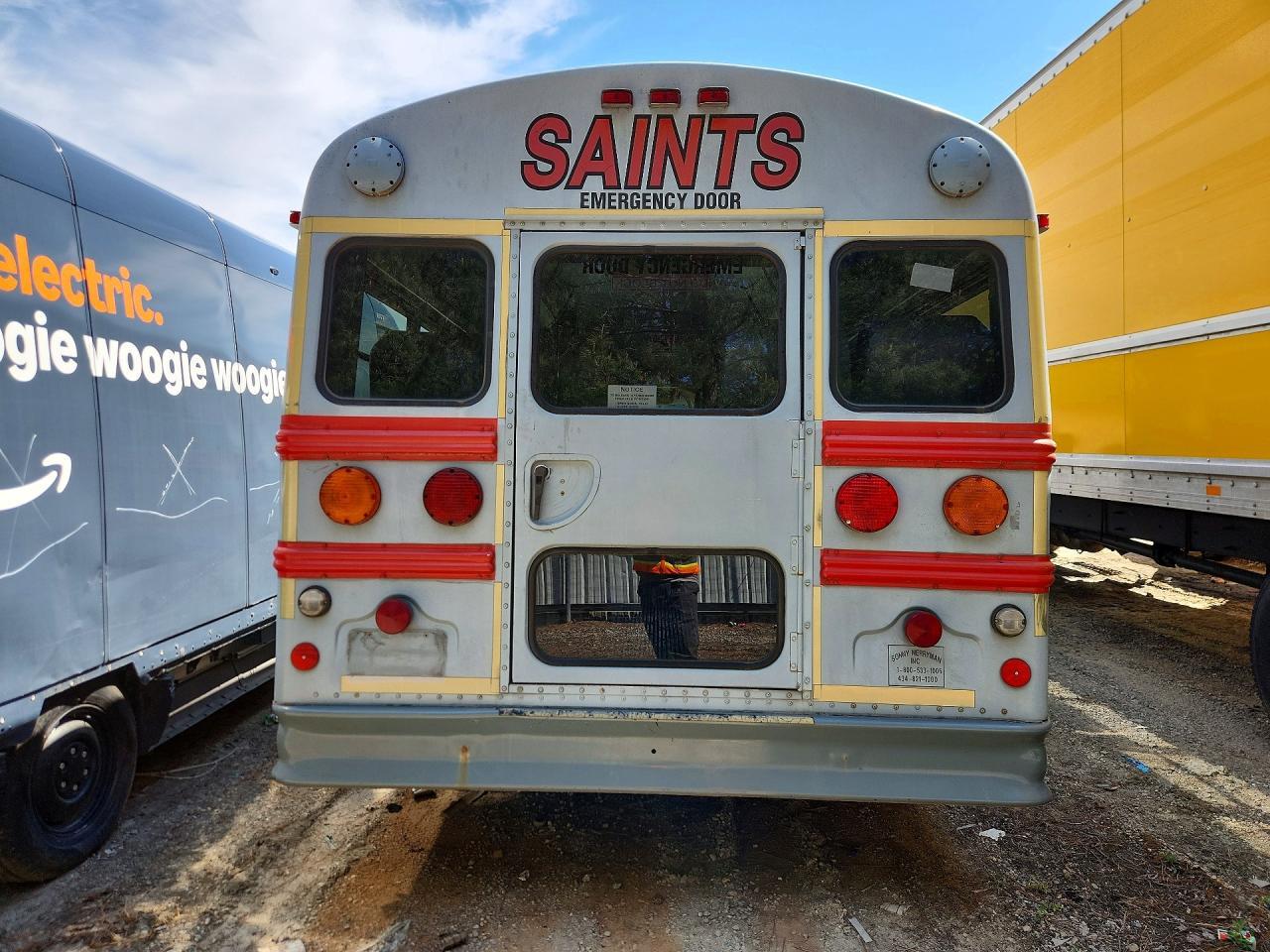 2003 GMC Savana Shuttle Bus