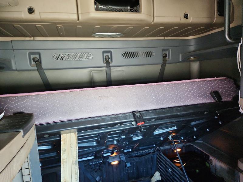 2013 Freightliner Cascadia Semi Truck