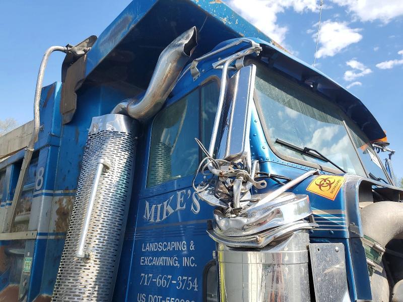 1999 Freightliner Conventional FLD120