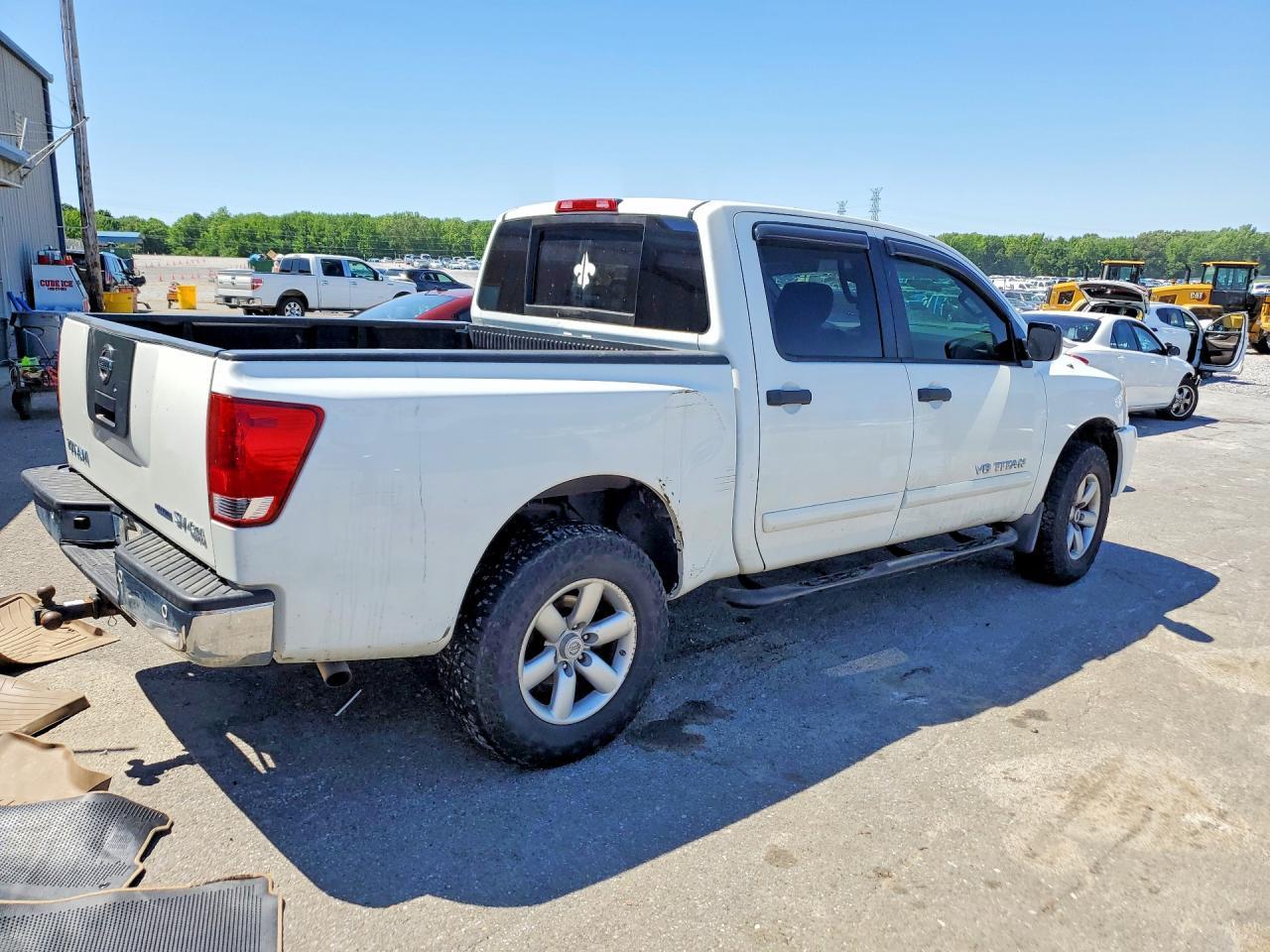 2012 Nissan Titan SV