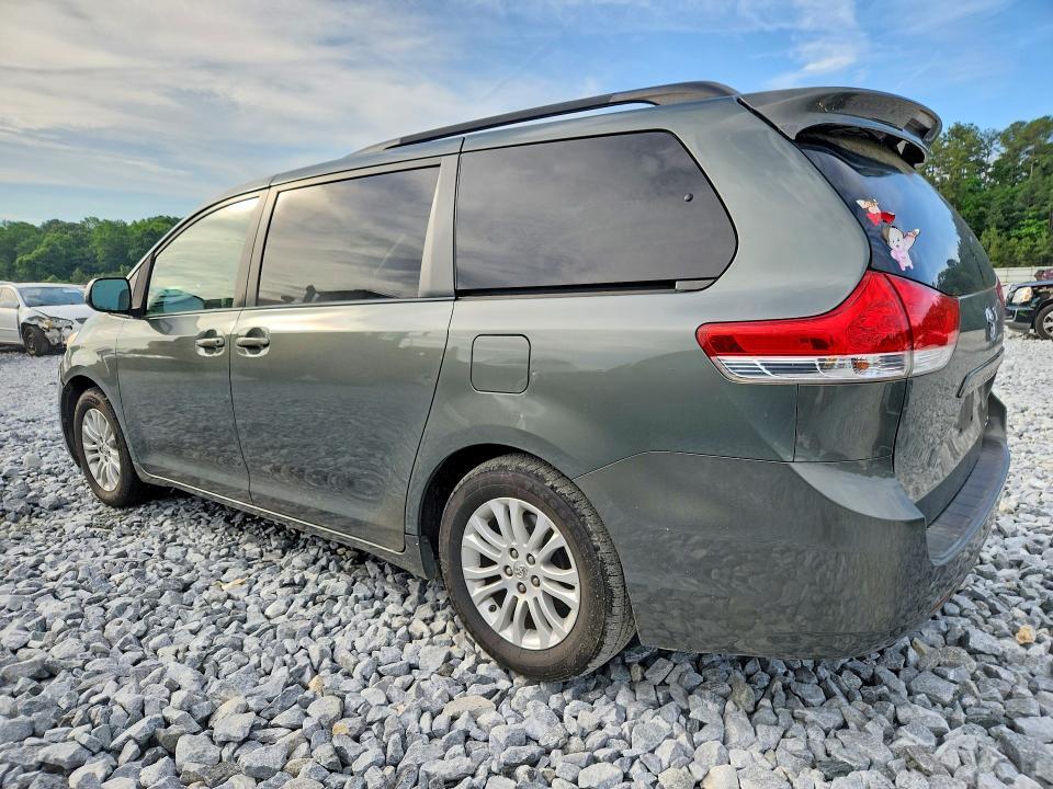 2014 Toyota Sienna xle 8-passenger