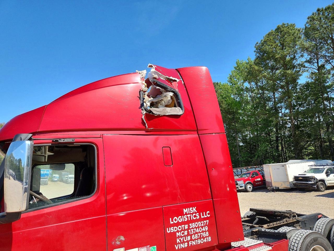 2015 Volvo VNL Semi Truck