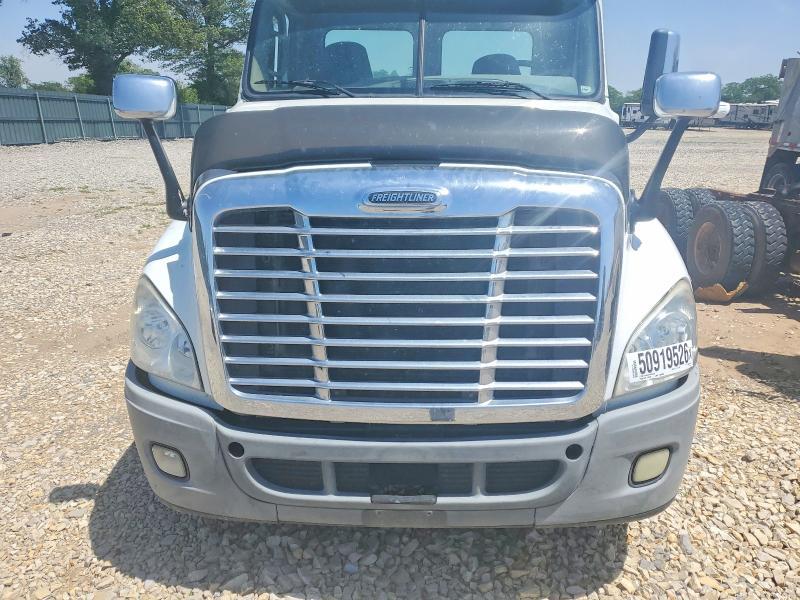 2015 Freightliner Cascadia Semi Truck