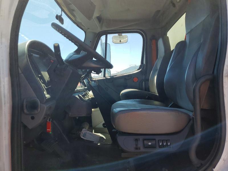 2005 Freightliner Business Class M2 BOX Truck