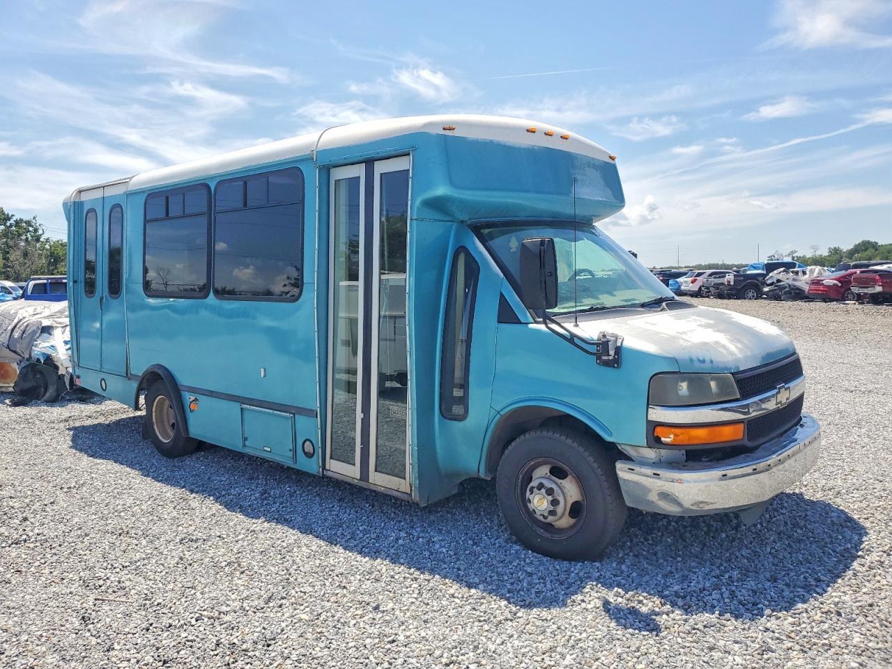 2010 Chev Rolet Express Shuttle Bus