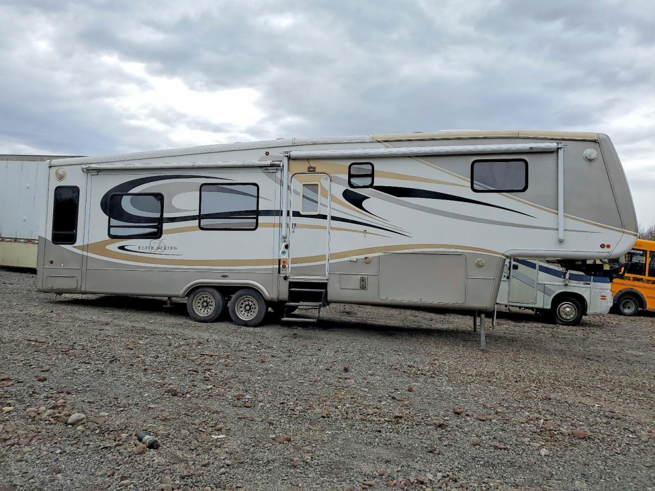 2008 Doubletree Elitesuite Camper