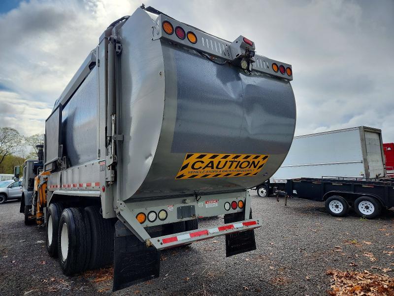 2014 Mack LEU613 Refuse Truck